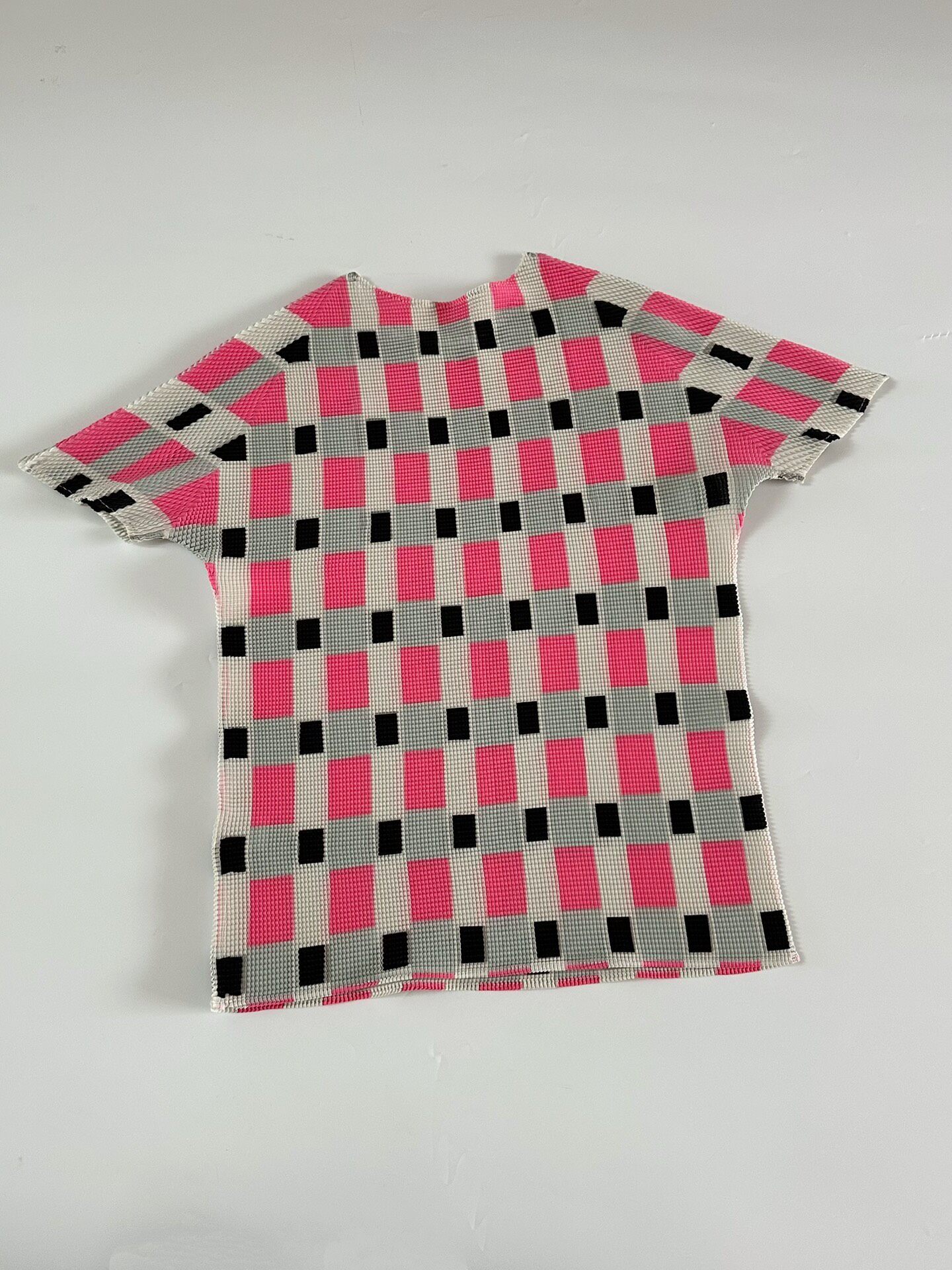 Issey Miyake Pink Check Pleated Top — label