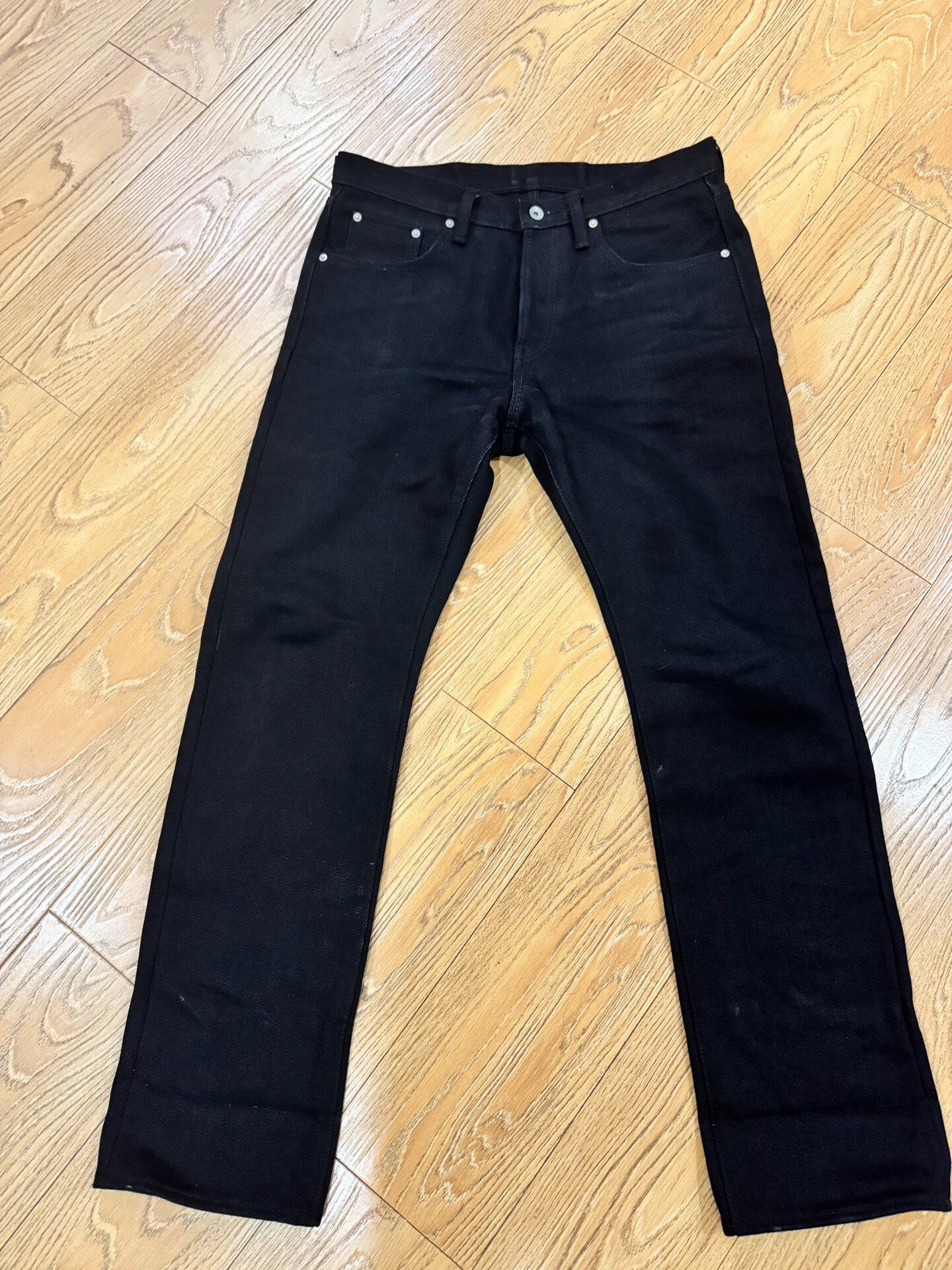 Iron Heart 25oz Black Selvedge Jeans — front