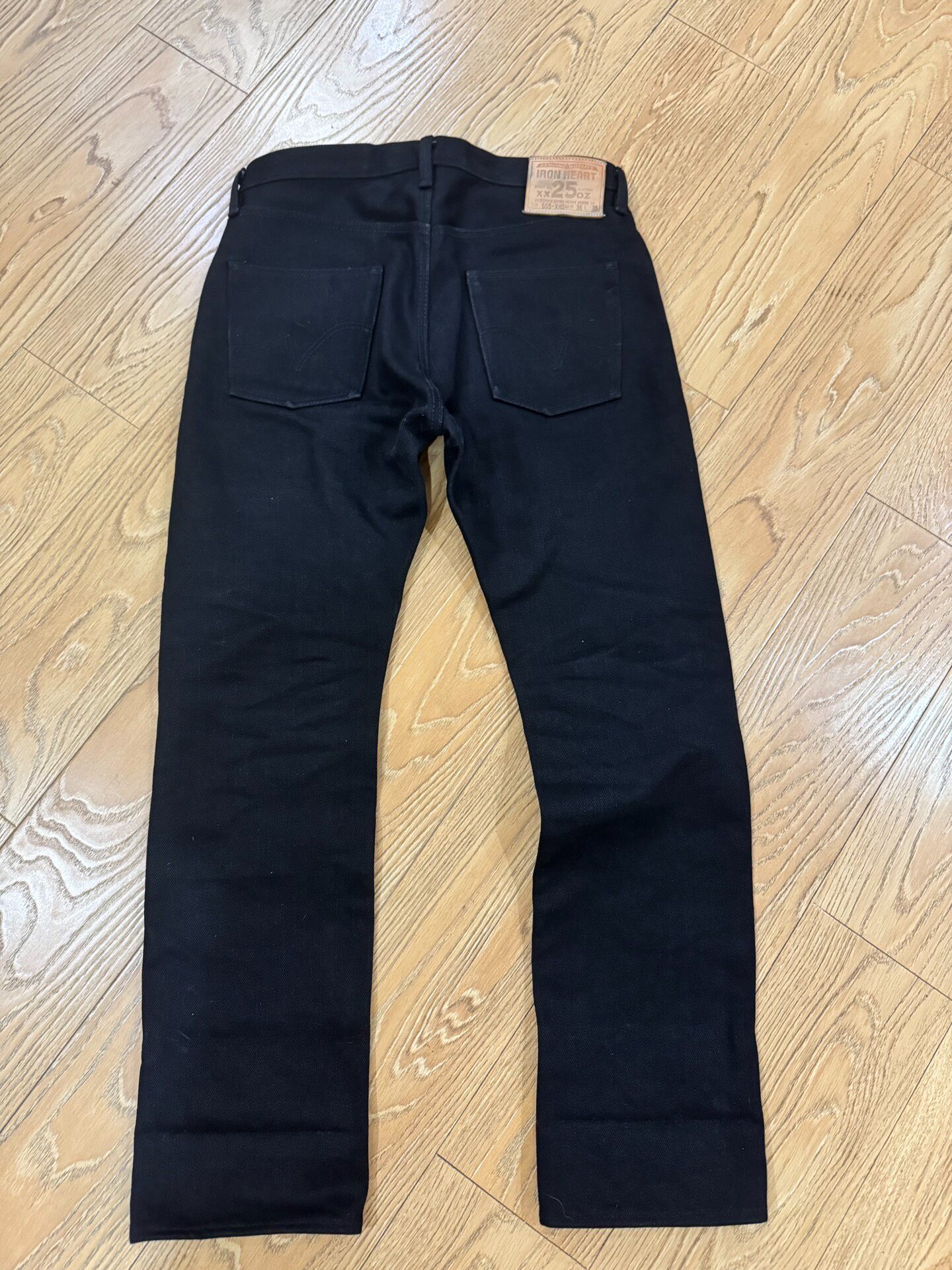 Iron Heart 25oz Black Selvedge Jeans — detail