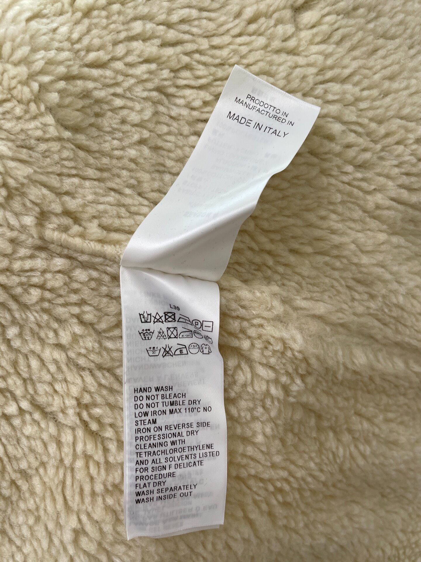 Yeezy Season4 Fleece Hooded Coat — label