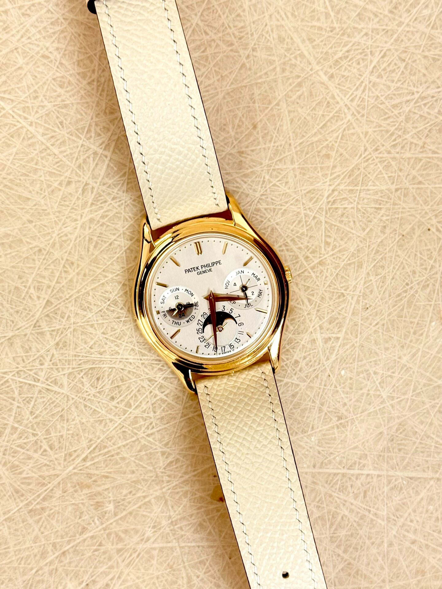 Patek Philippe 3940J Gold Watch — detail