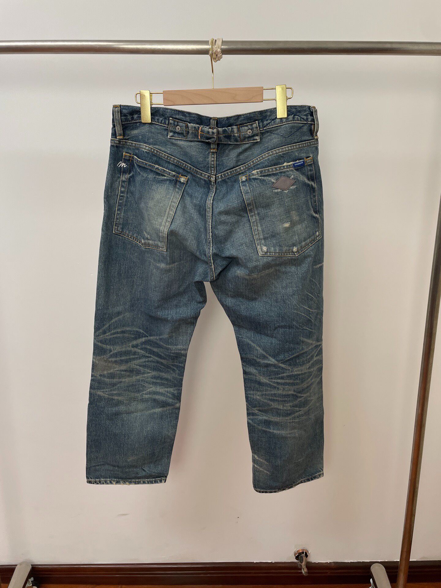 Madness 17FW Oil Wash Distressed Jeans — front