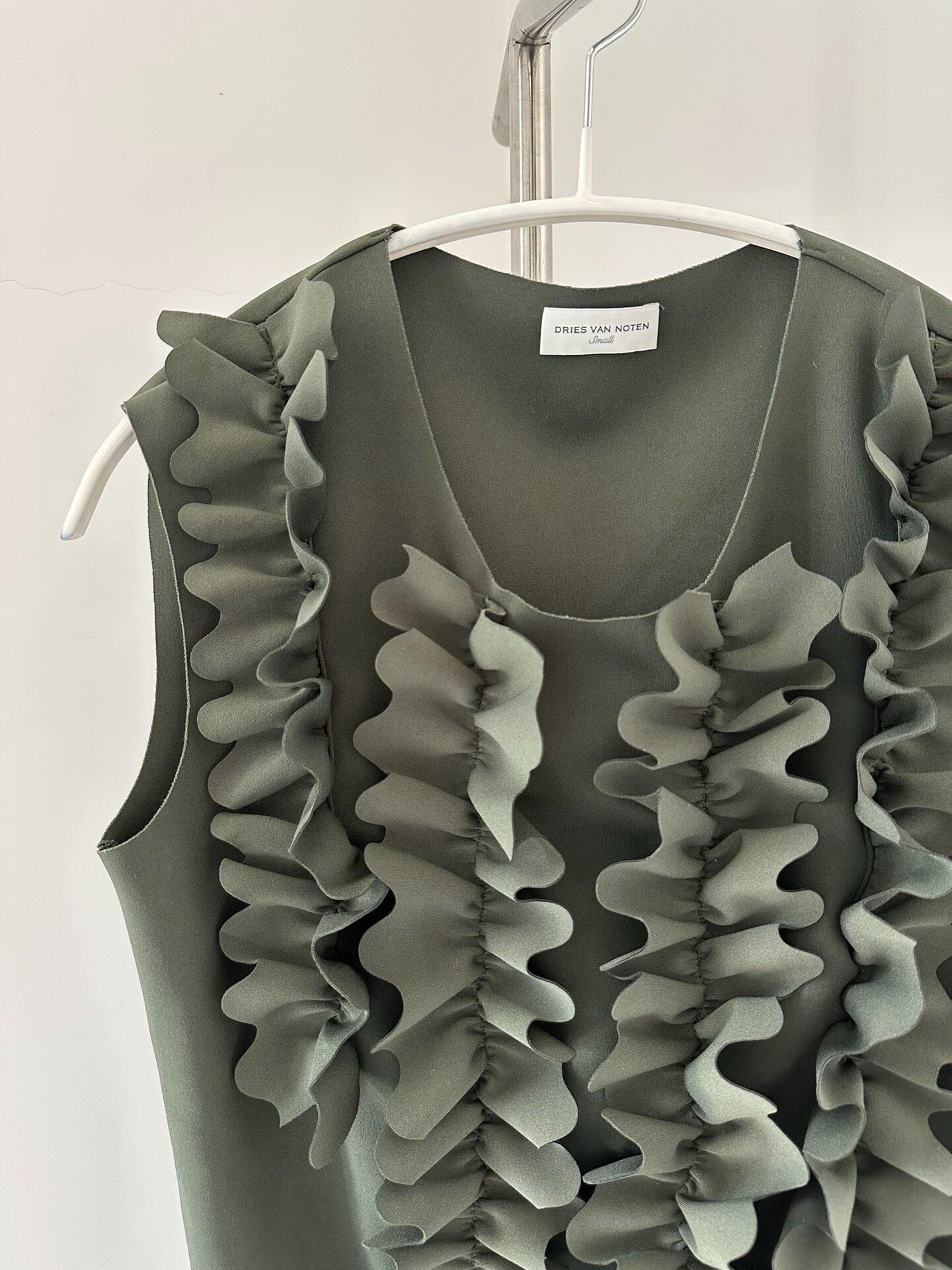 Dries Van Noten 24ss Ruffled Sleeveless Top — back