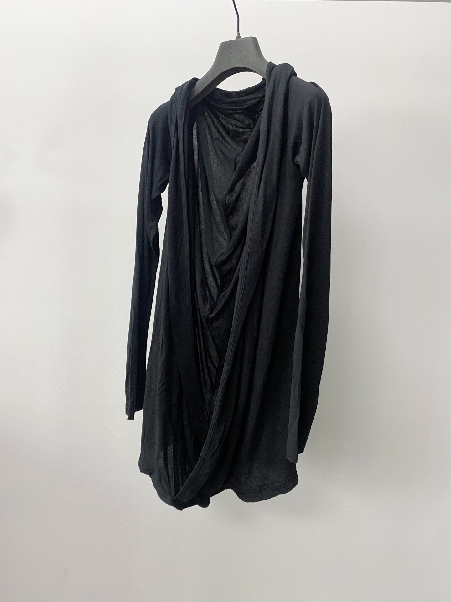 Julius2010 Black Deep V Loose Top — detail