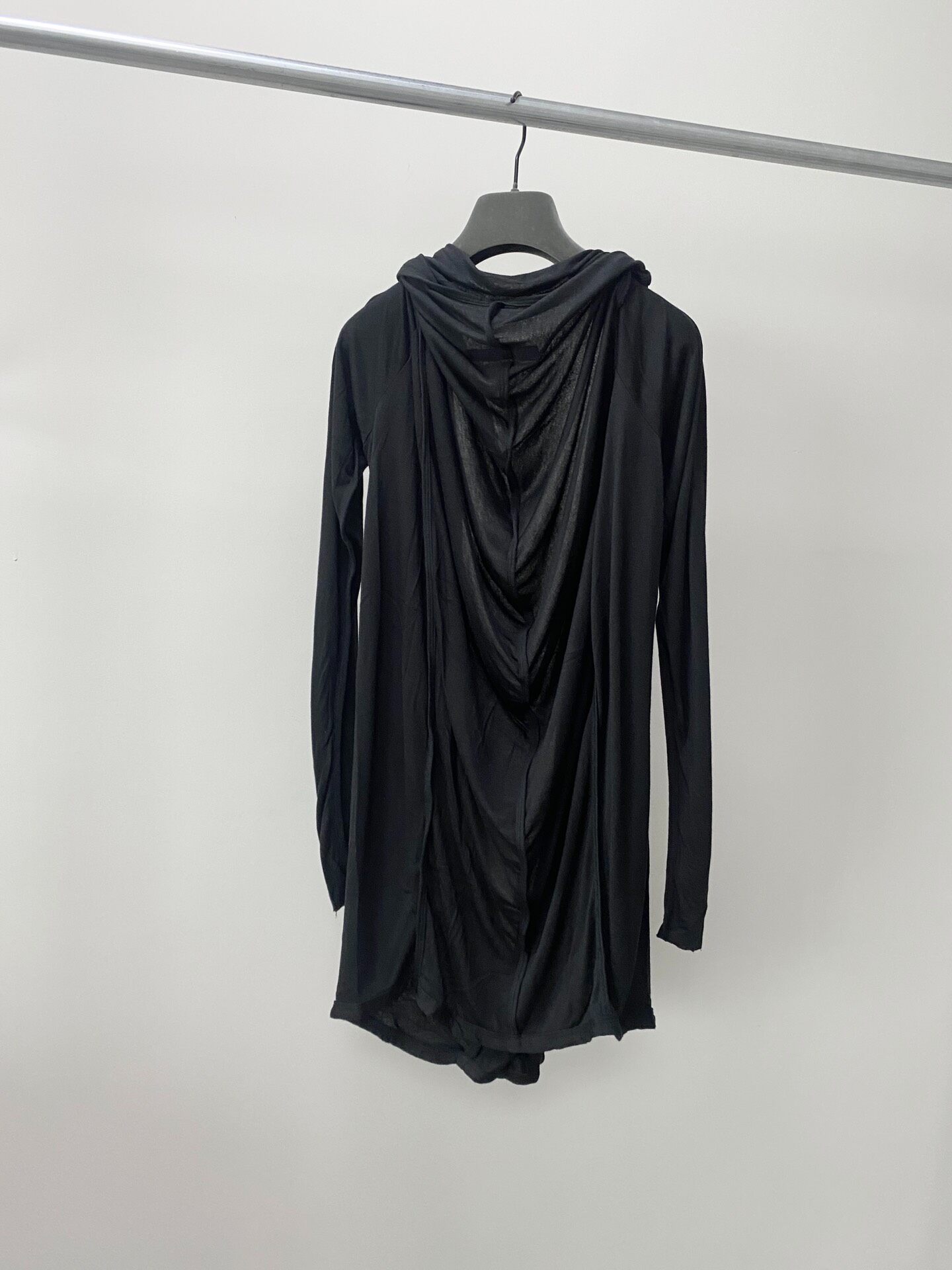 Julius2010 Black Deep V Loose Top — label