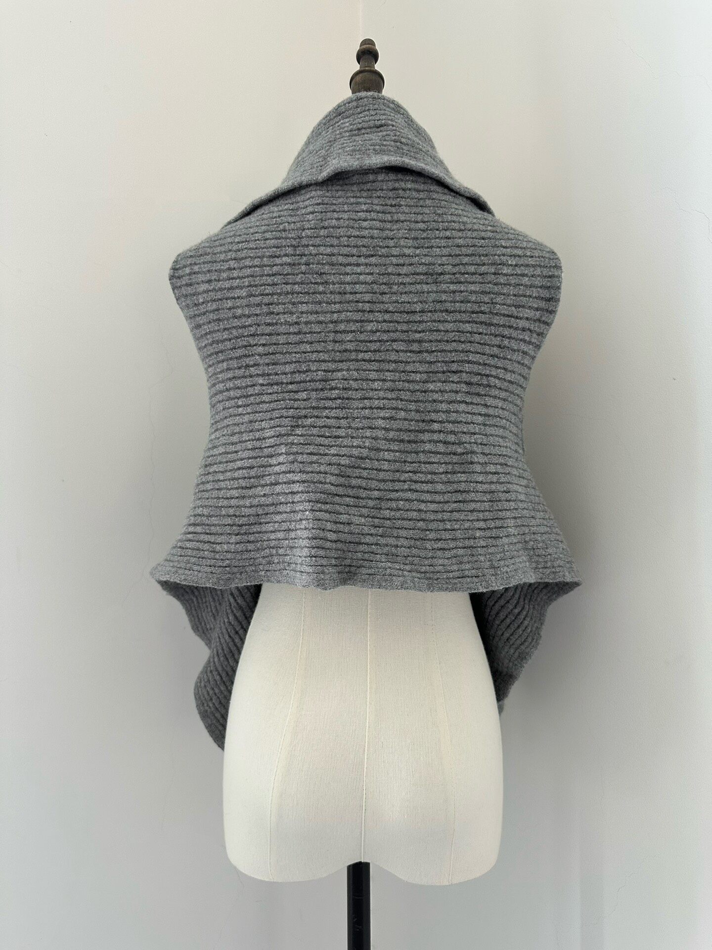 Issey Miyake 2004 Knit Vest — detail