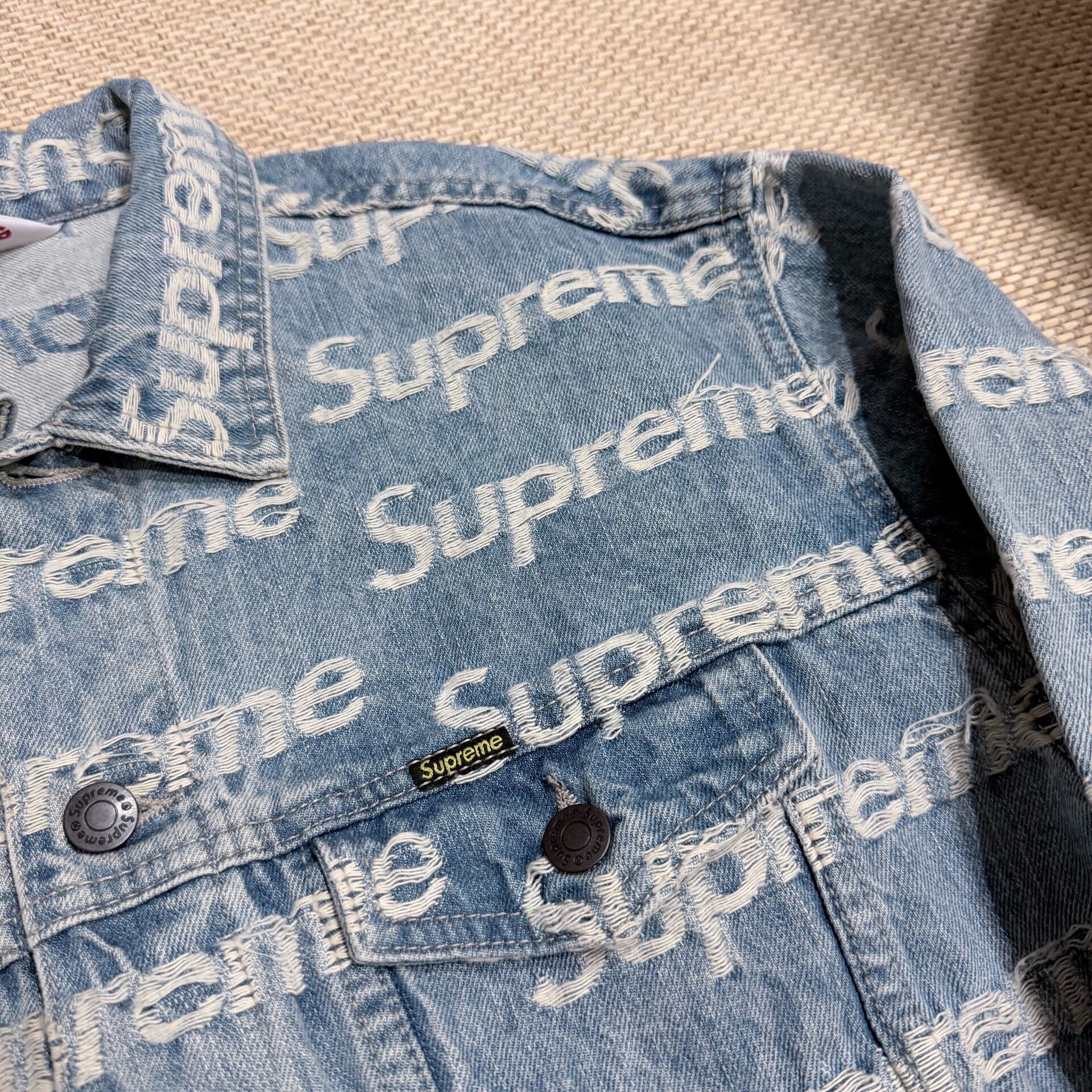 Supreme Week10 Frayed Logos Denim Jacket — detail