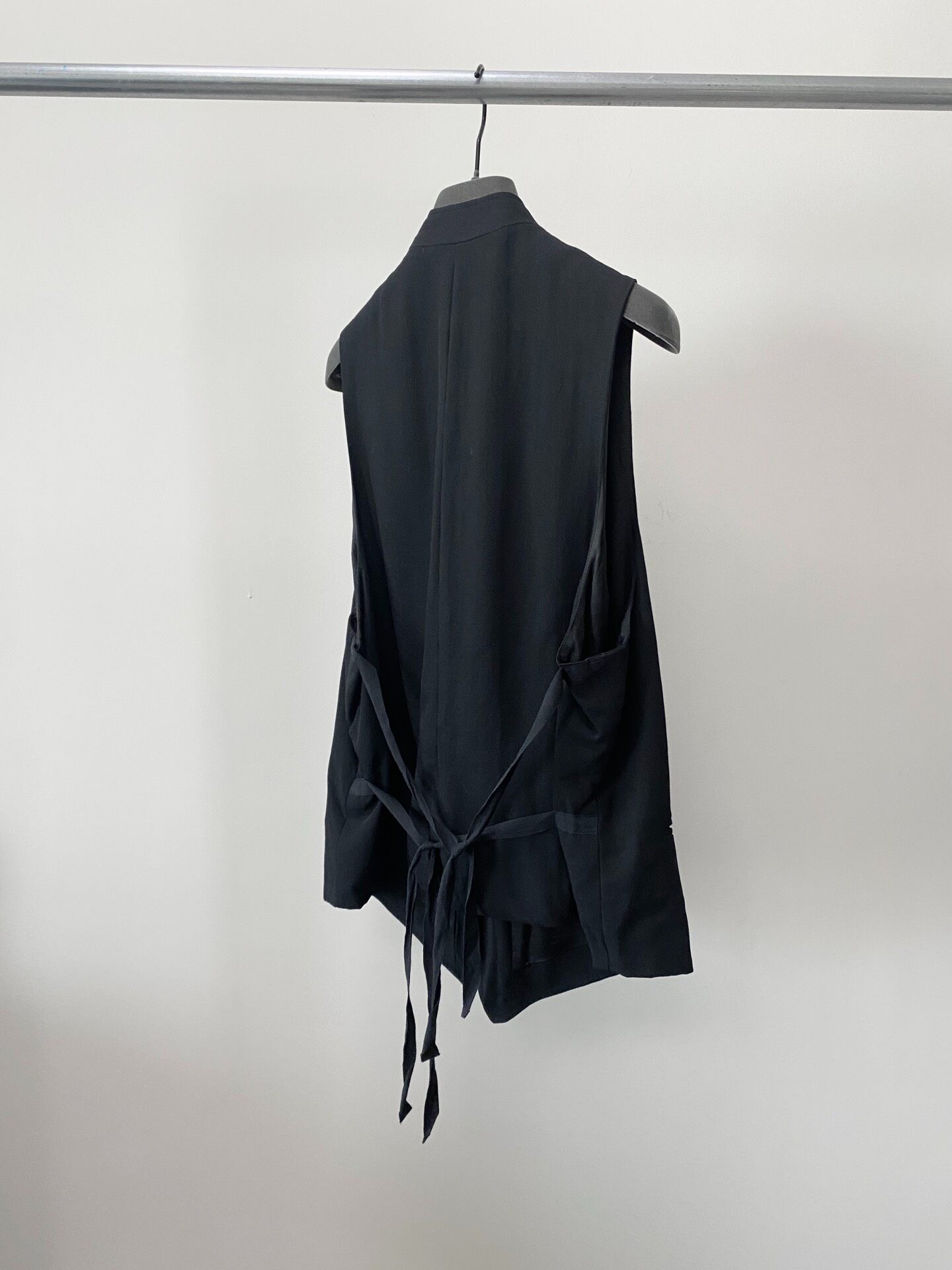 Ann Demeulemeester Double Tie Vest — detail