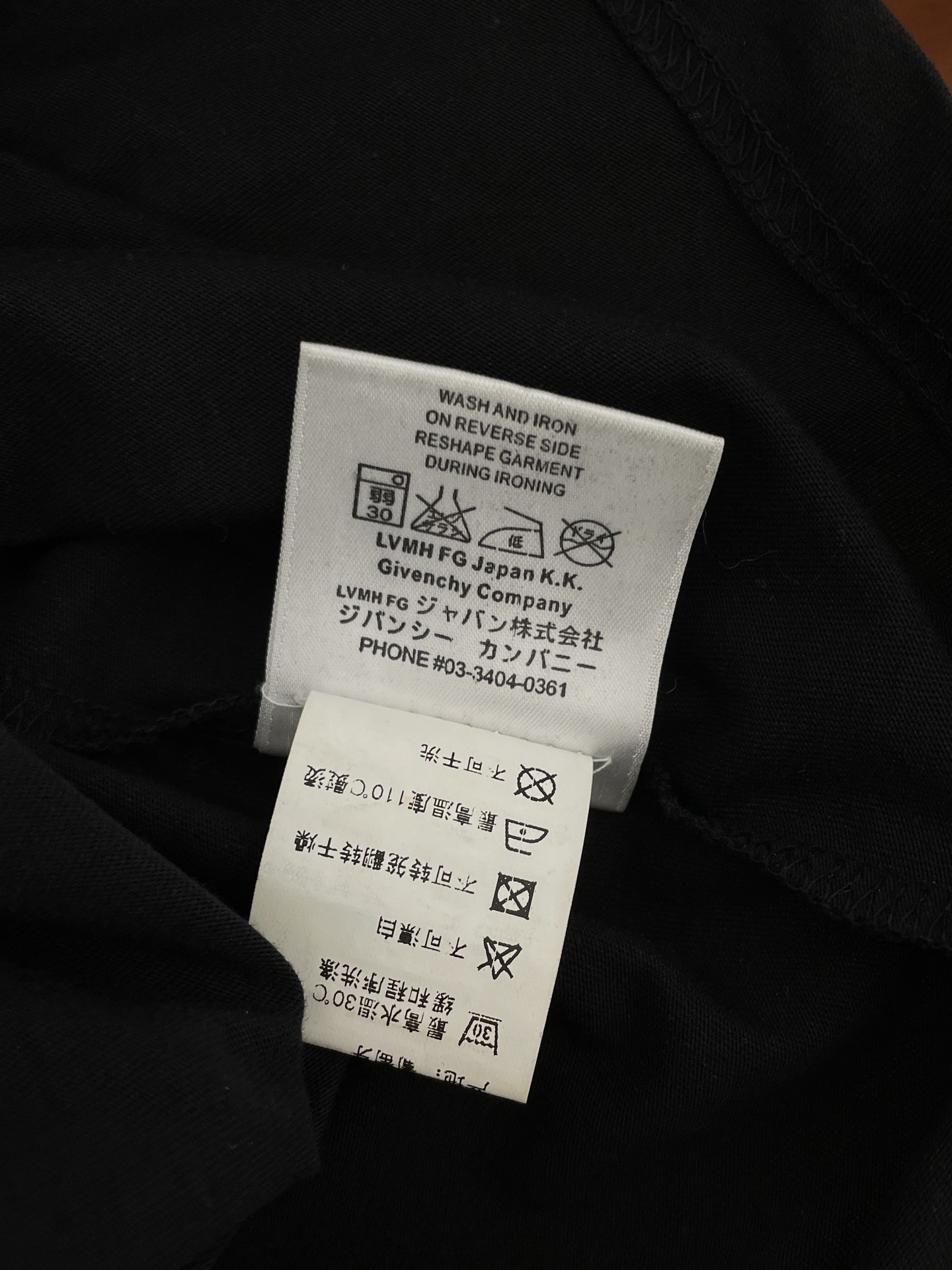Givenchy Black Short Sleeve Shark T-Shirt — label