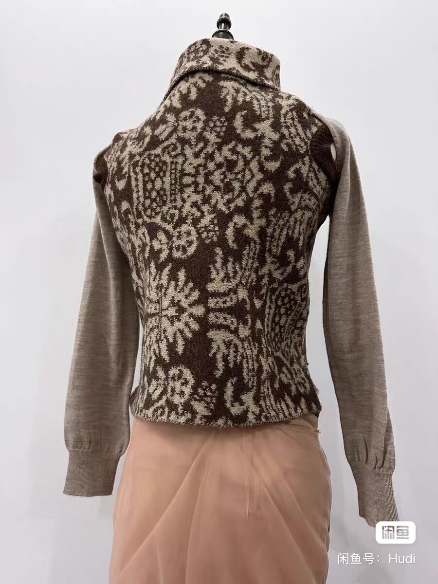 Comme des Garcons 2009 Runway Knit Top — detail