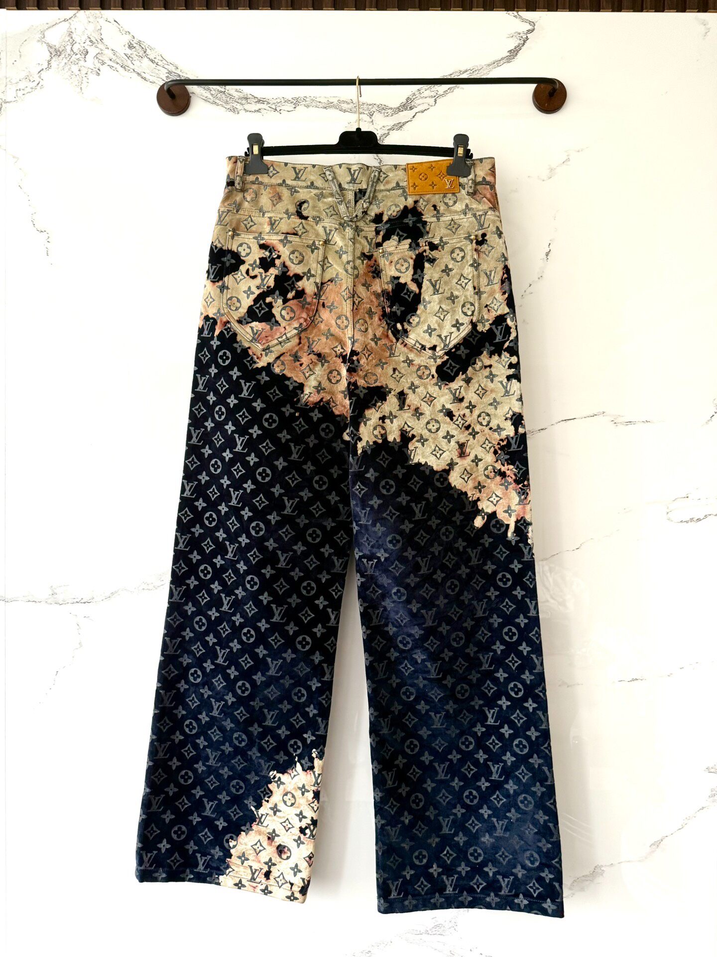 Louis Vuitton 24SS Burnt Cloud Jeans — detail