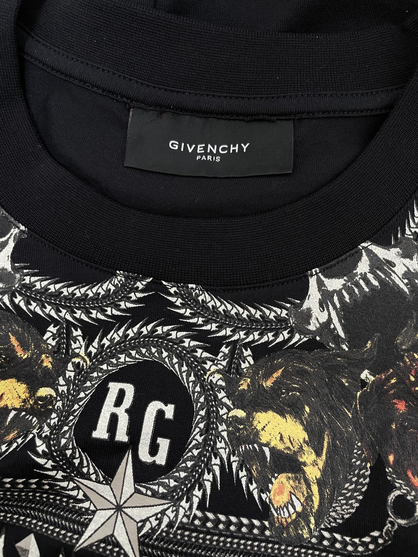 Givenchy Black Group Dog Print T-Shirt — detail