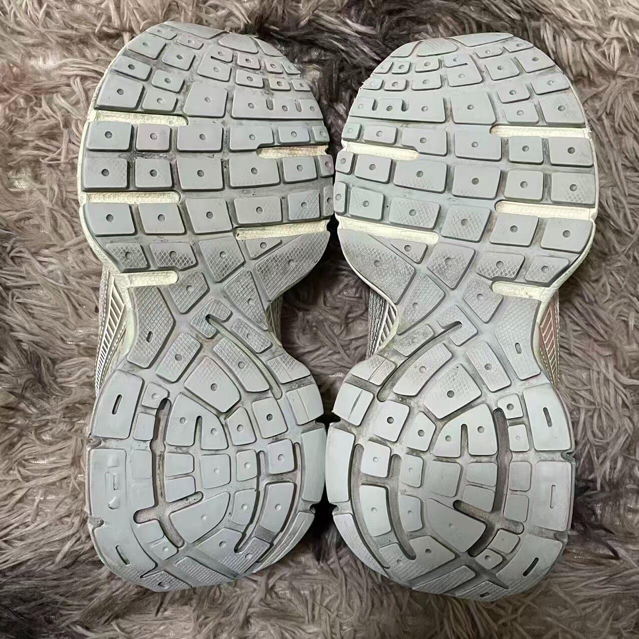 Balenciaga 3XL Beige Sneakers Size 43 — label