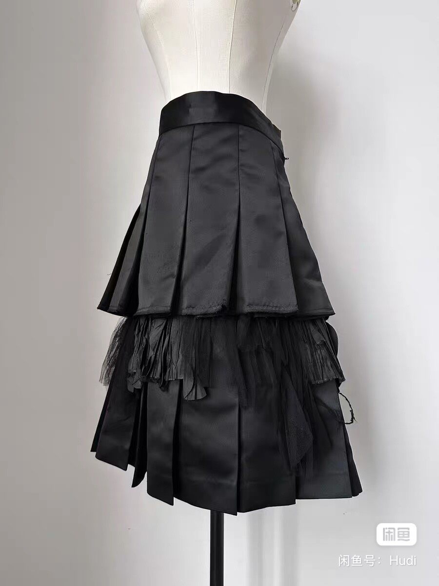 Comme des Garcons 2004 Runway Pleated Skirt — detail