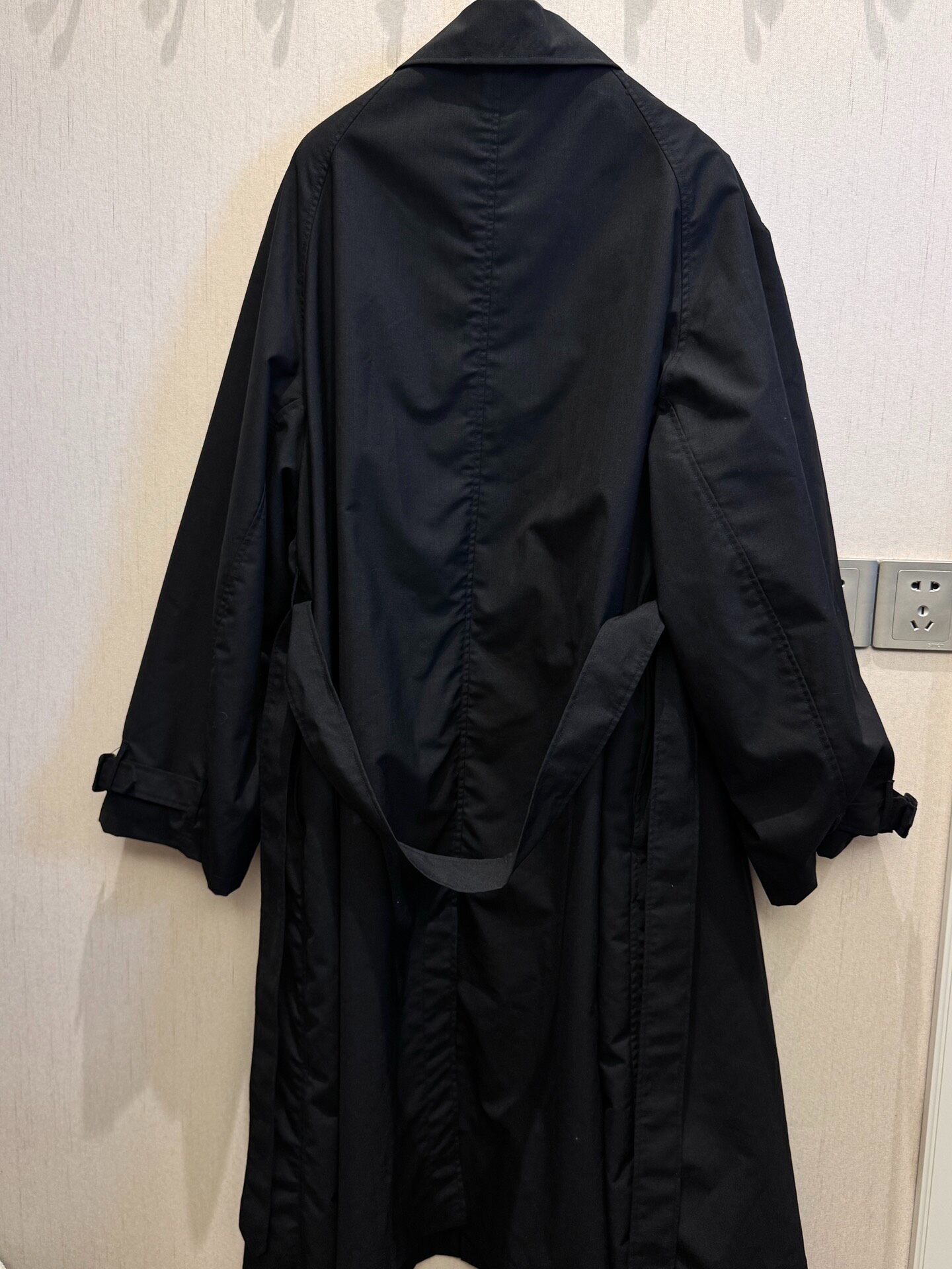 Outil M35 Black Long Wool Coat — detail