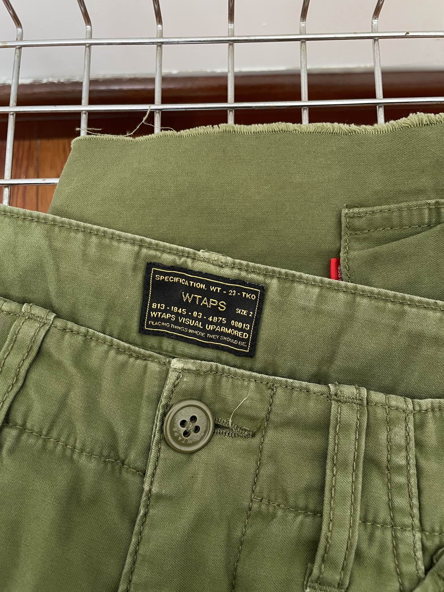 WTAPS 15SS Olive Cargo Shorts — detail