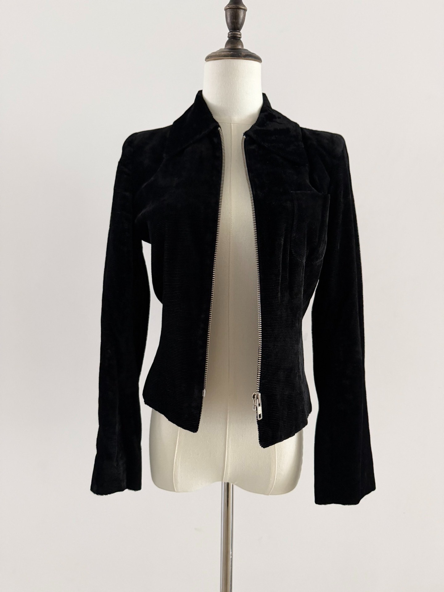 Ann Demeulemeester Cropped Velvet Jacket — detail