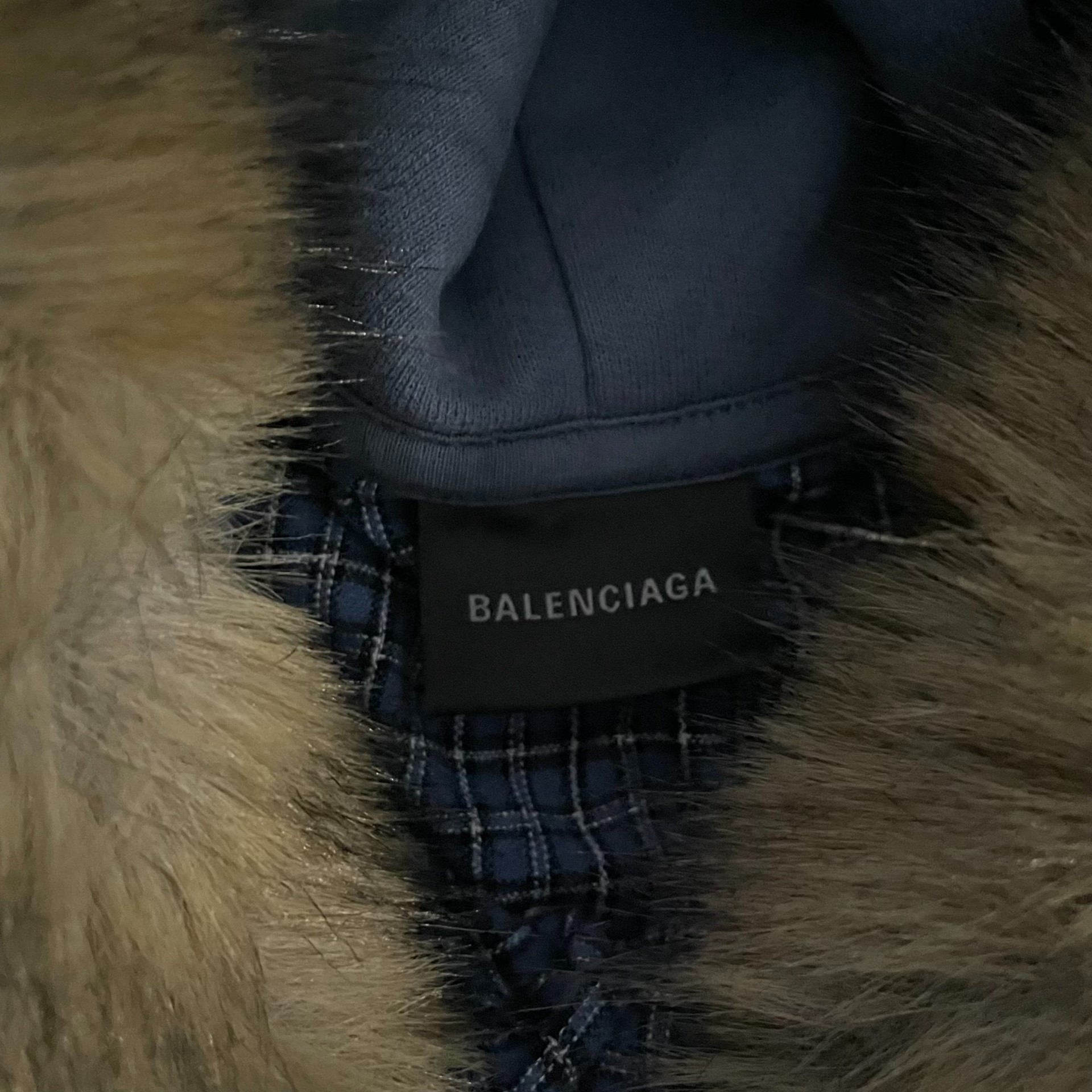 Balenciaga 25 Winter Fur Collar Plaid Shirt — detail