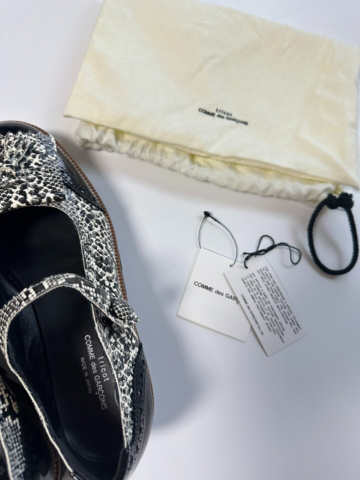 Comme des Garçons Tricot Snake Mary Jane Shoes — label